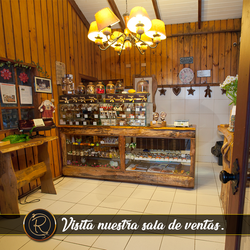 Interior de la chocolatería Rucamalal en Pucón